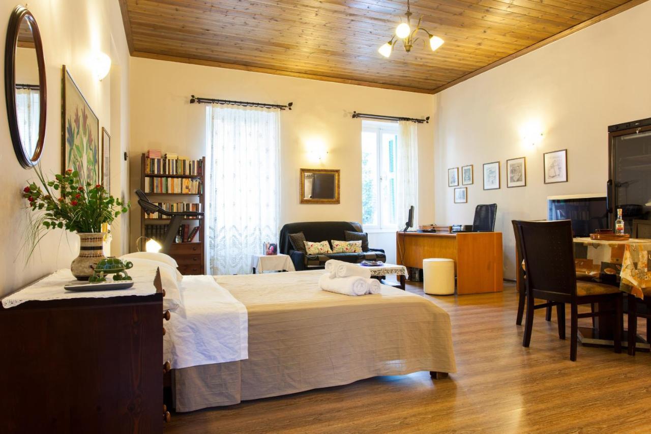 Psyri Neoclassical House Yard Free Parking Athen Exterior foto