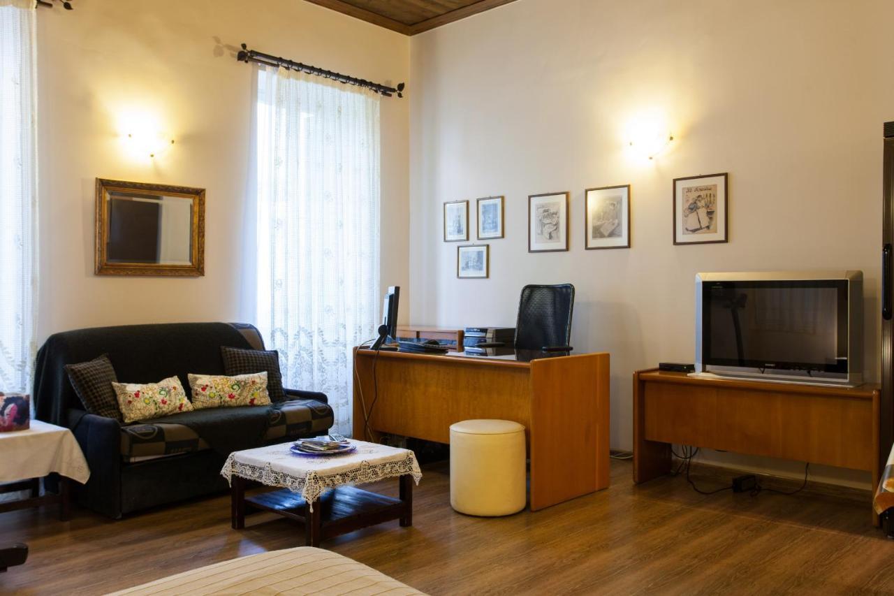 Psyri Neoclassical House Yard Free Parking Athen Exterior foto